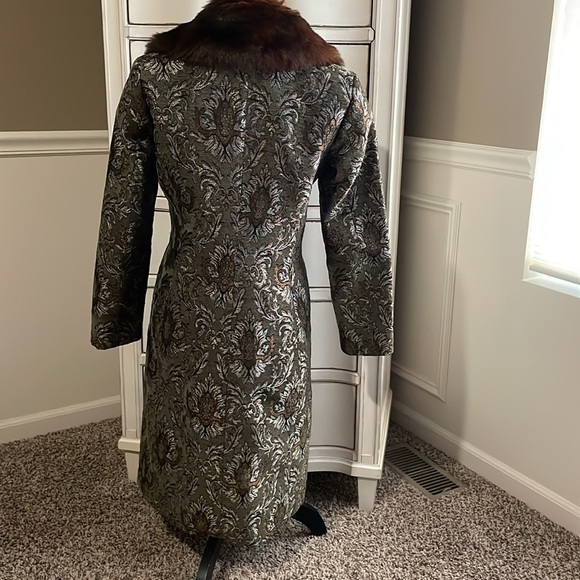 Newport News Faux Fur Vintage Brocade Long Coat Size 6 - Picture 11 of 15